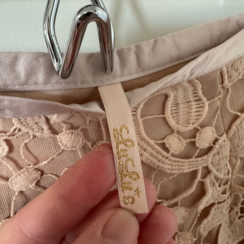 🆕WOT Never Worn Lulus Elegant Beige Crochet Floral Lace Pencil Skirt - Picture 6 of 8